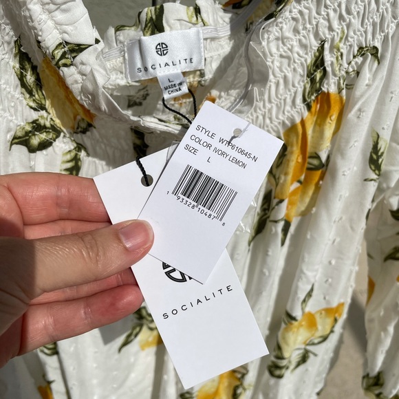 NWT Very soft, fun lemon top - Picture 4 of 5